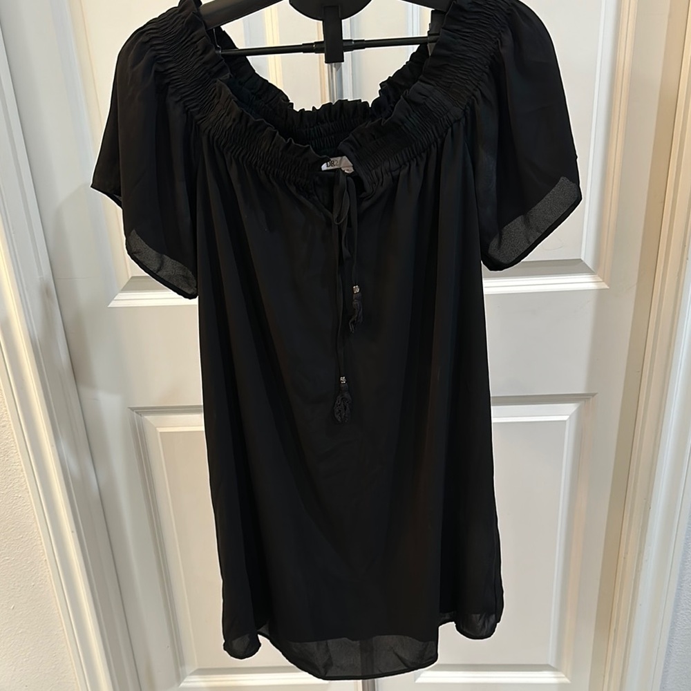 DR2 médium black off the shoulder mini dress